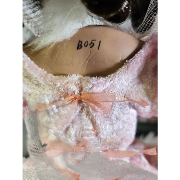 Paradise Galleries Victorian Pinks VERONICA 18" Porcelain Doll - Picture 5 of 7